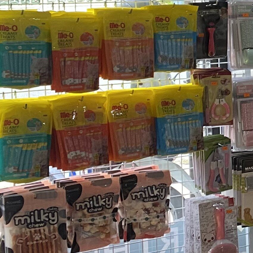 Me-O creamy treats hanging in the Cambovet pet store